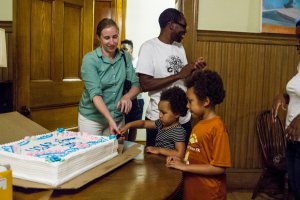 Dr. Sikochi with his family cutting the USAP Forum cake.